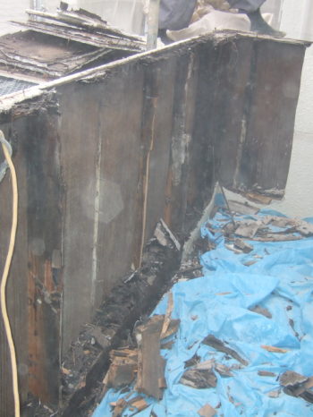 I様邸のベランダ腰壁内部腐食の様子