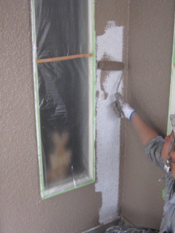 I様邸の外壁中塗りの様子