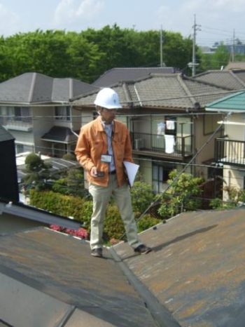 柏市M様邸の屋根調査の様子