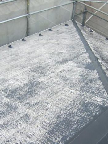 柏市M様邸の屋根高圧洗浄後の様子