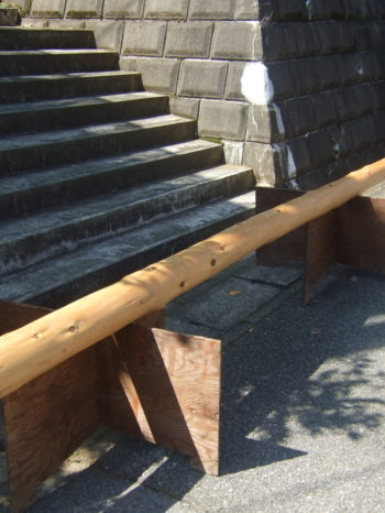 柏市T様邸の玄関ポーチ柱に使用した木材