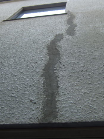 柏市T様邸の外壁ひび割れ補修後の様子