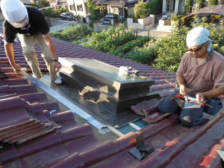   柏市　N様邸　屋根の天窓まわりの雨漏り修理事例
