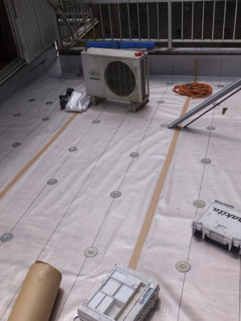 M様邸のベランダシート防水施工の様子