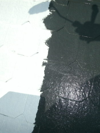 守谷市O様邸の屋根の中塗りの様子