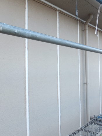 柏市N様邸のヘーベル板のシーリング打ち替えの様子