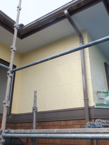 Y様邸の外壁塗装の様子