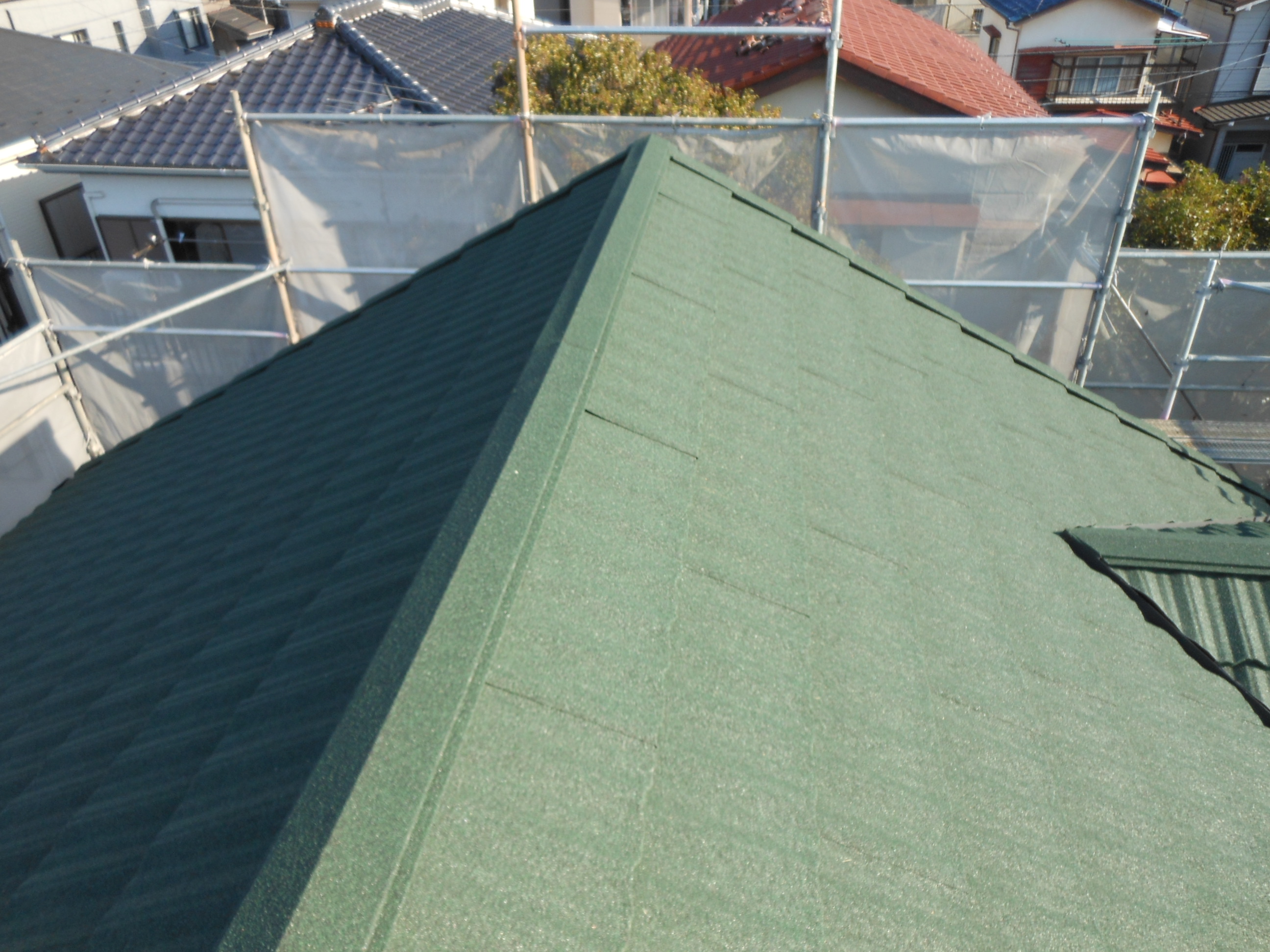 鎌ケ谷市S様邸の屋根カバー工法が完了した様子