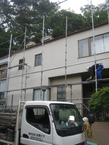 柏市T様邸の足場の組み立て