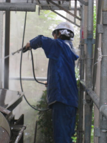 柏市M様邸の高圧洗浄の様子