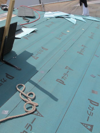 柏市T様邸の屋根にルーフィングを敷いた後の様子