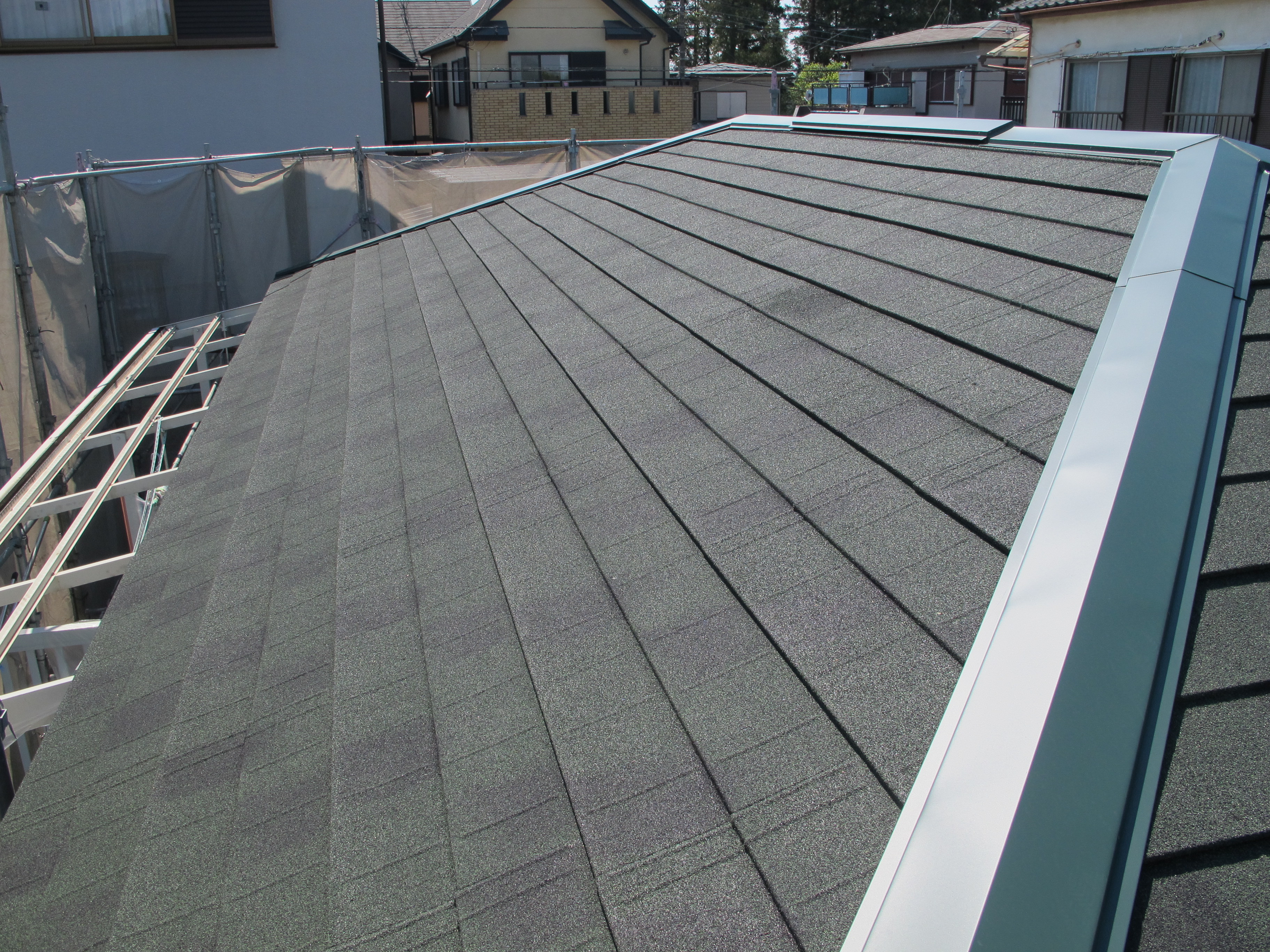 柏市T様邸の屋根カバー工法後の様子