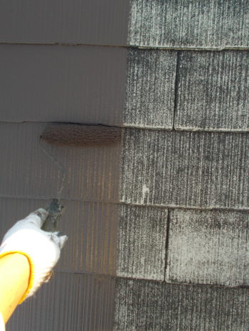 柏市S様邸の屋根中塗りの様子