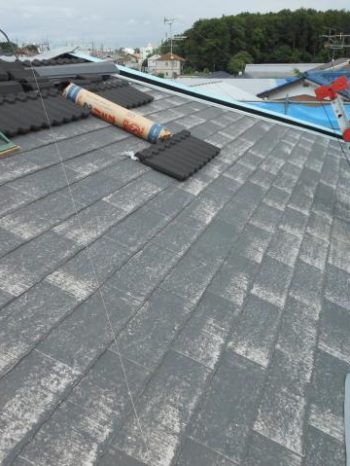 柏市T様邸の屋根カバー工法作業の様子