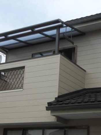 柏市T様邸のベランダテラス屋根の取り付けした様子