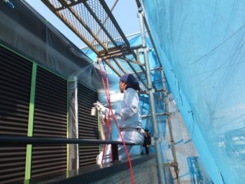 我孫子市I様邸雨戸塗装の様子