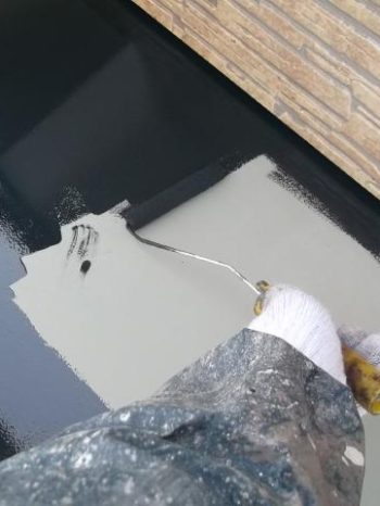 我孫子市K様邸の出窓屋根の上塗り塗装1回目の様子