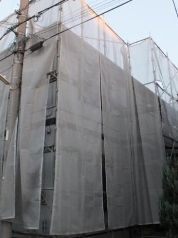 柏市M様邸の足場組み立ての様子