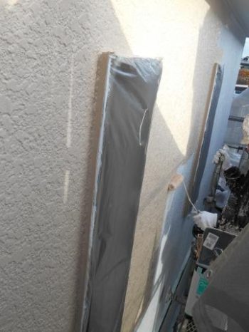 柏市M様邸の外壁中塗りの様子