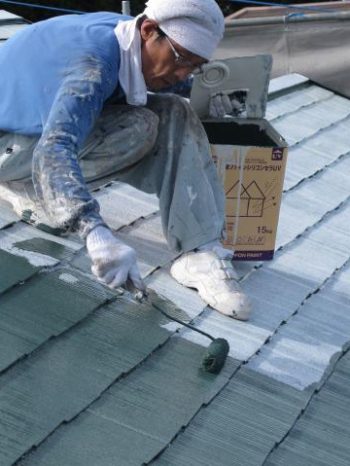 守谷市M様邸の屋根塗装の様子