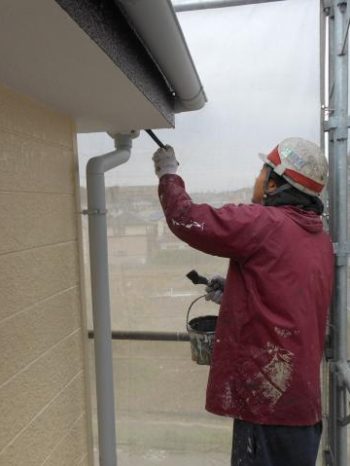 取手市O様邸の破風板塗装の様子
