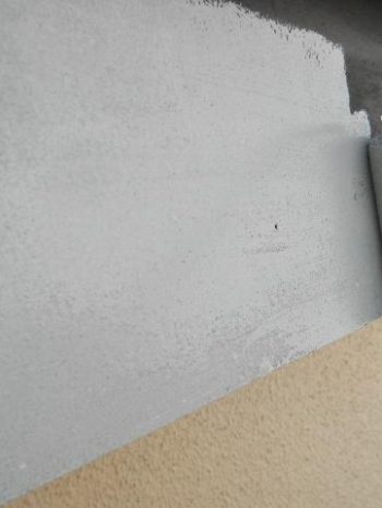 鎌ケ谷市S様邸の破風板の上塗り1回目の様子