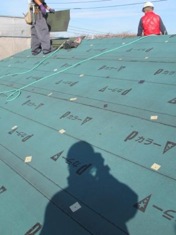 柏市S様邸の屋根ルーフィング敷き込みした様子