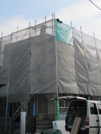 柏市N様邸足場の組み立て