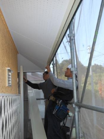 守谷市Y様邸の破風板板金巻きの様子
