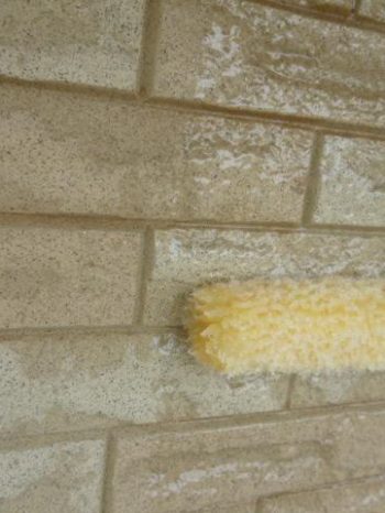 柏市S様邸の外壁クリヤー塗装2回目の様子