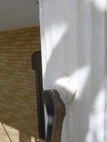 柏市S様邸の玄関ポーチ柱の上塗り2回目の様子