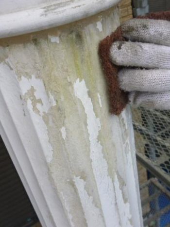 柏市S様邸の玄関ポーチ柱のケレンの様子