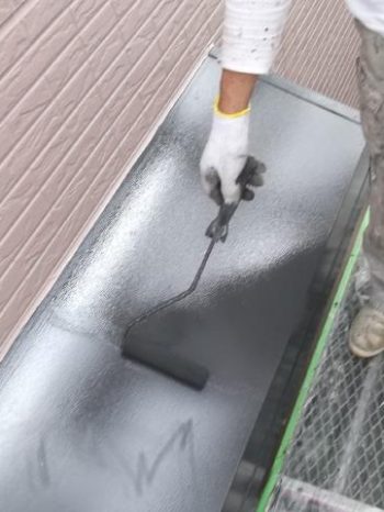 牛久市T様邸の出窓屋根の上塗り