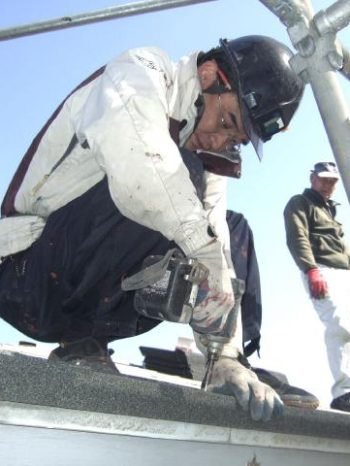 柏市U様邸の屋根カバー工法の様子