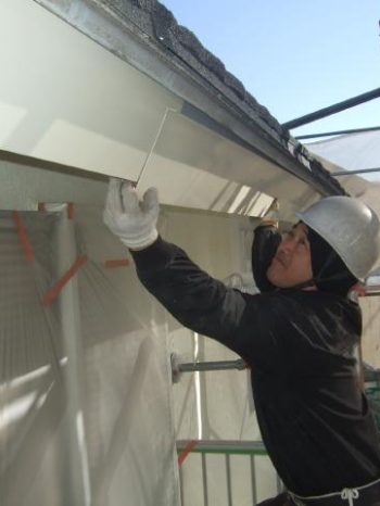 柏市U様邸の破風板板金巻きの様子