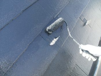 我孫子市I様邸屋根の上塗りの様子